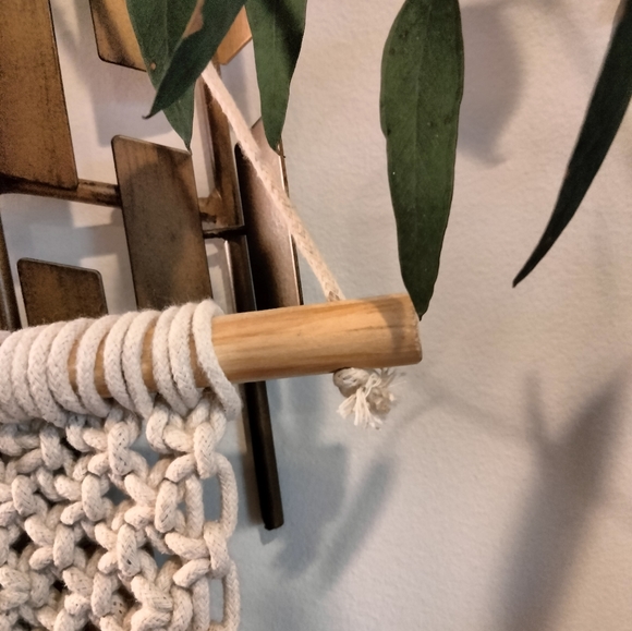Handmade vintage macrame wall pocket wall hanging - Picture 6 of 9